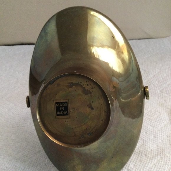 Carved solid brass small handled basket made in India likely vintage - Picture 4 of 4